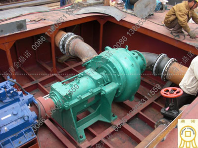 青島客戶(hù)抽沙船上配備的船用抽沙泵