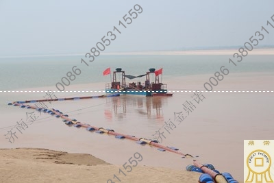 清淤平臺作業(yè)現場(chǎng)