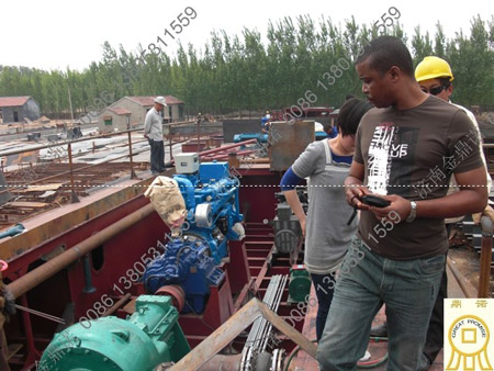 客戶(hù)在造船現場(chǎng)考察