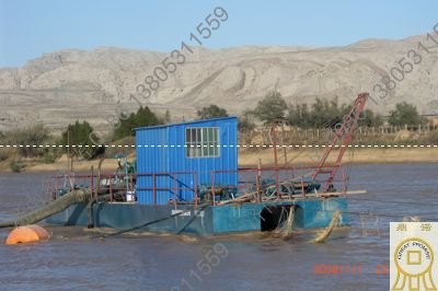 葛洲壩客戶(hù)使用的簡(jiǎn)易抽沙船