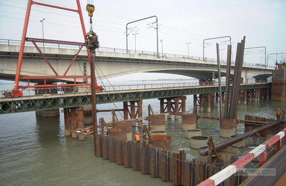 鋼板樁插打過(guò)程圖